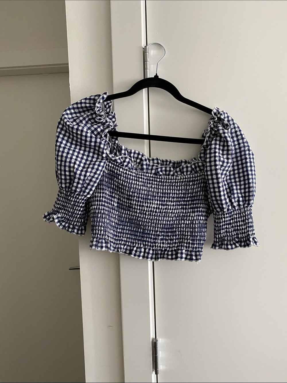 Missguided Navy & White Gingham Smocked Puff-Sleeve Crop Top